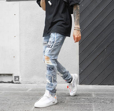 DISTRESSED GRAFFITI JEANS