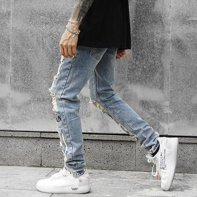 DISTRESSED GRAFFITI JEANS