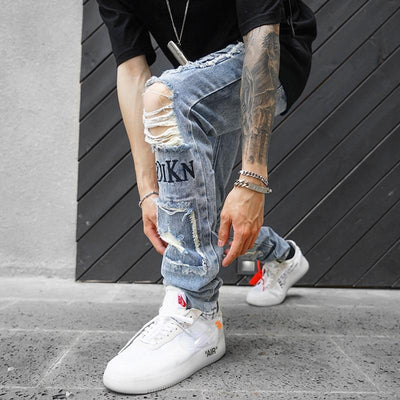 DISTRESSED GRAFFITI JEANS